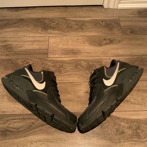 NIKE AIR MAX EXCEE / SIZE: 12 / ALWAYS OPEN TO NEGOTIATE